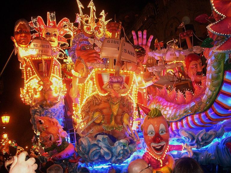 If you are in Sicily you don't want to miss Sciacca's carnival