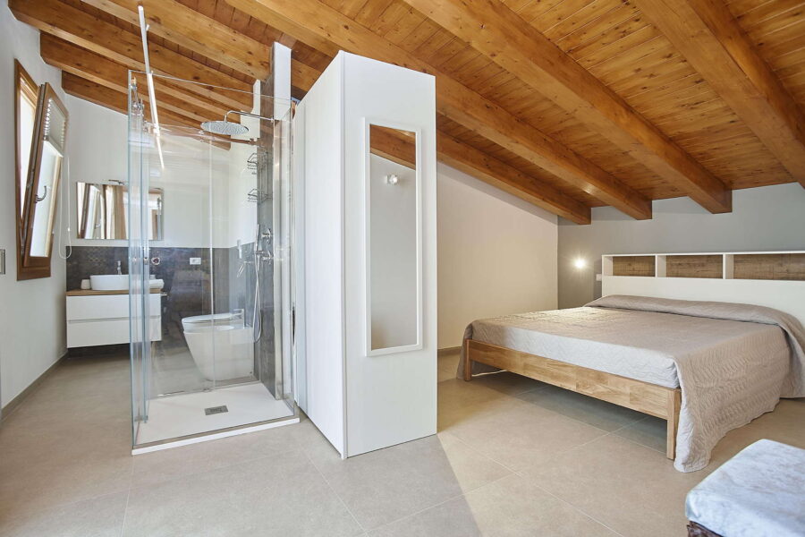 Elegant Bedroom with En-Suite in Villa Pietra Dorata – Sicily Luxury Villas