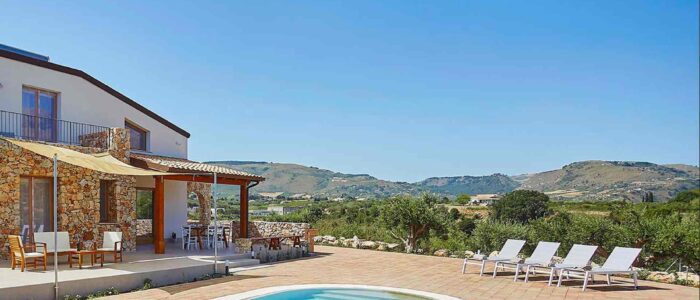 Stunning Villa Pietra Dorata with Private Pool and Countryside Views – Sicily Luxury Villas