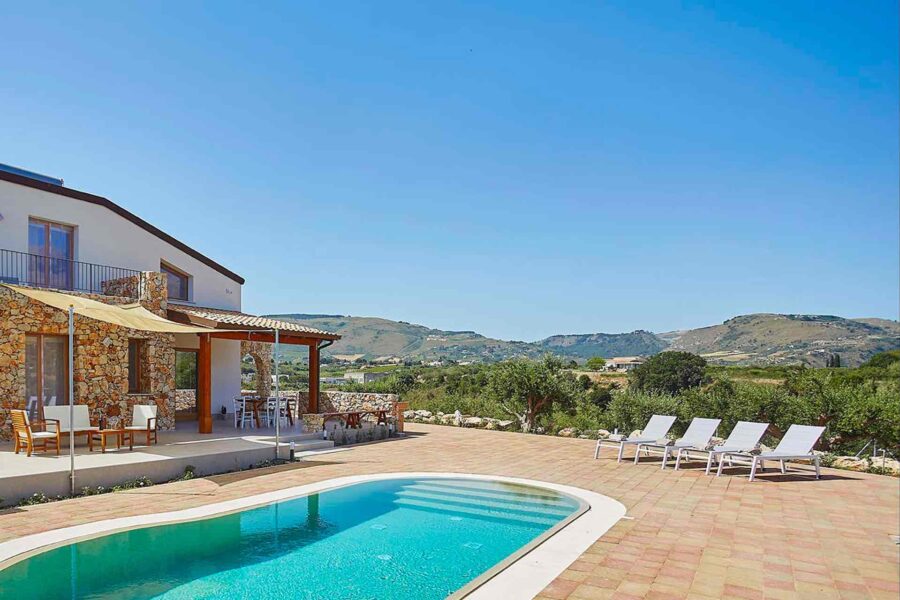 Stunning Villa Pietra Dorata with Private Pool and Countryside Views – Sicily Luxury Villas